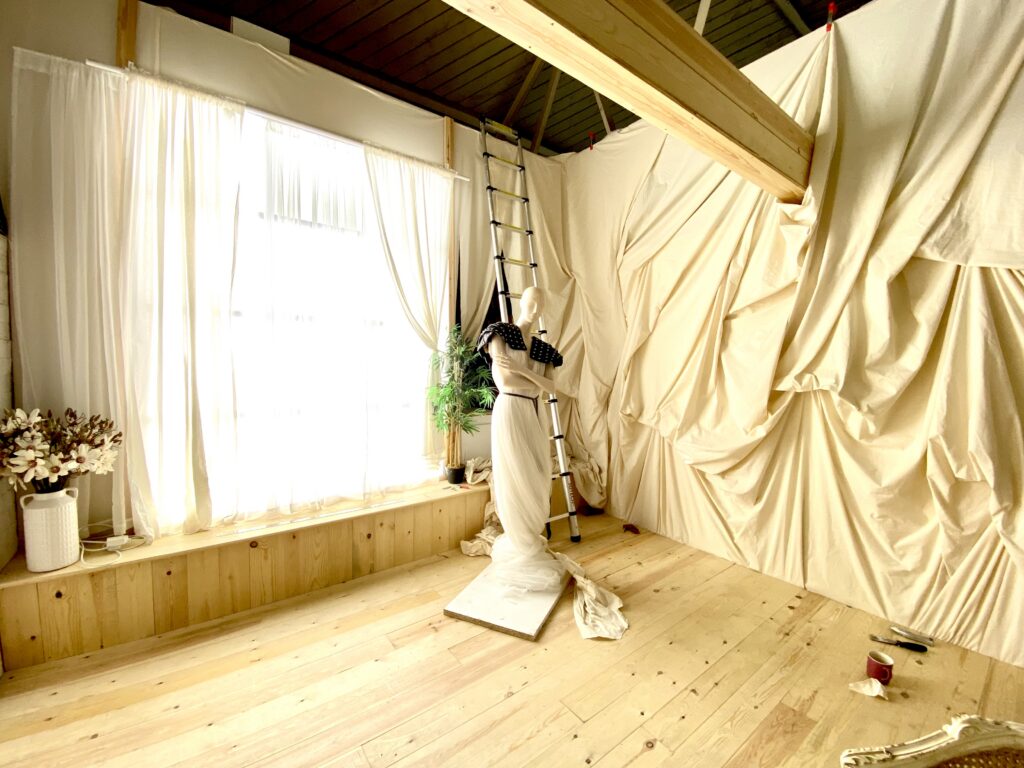 neutral set on mezzanine